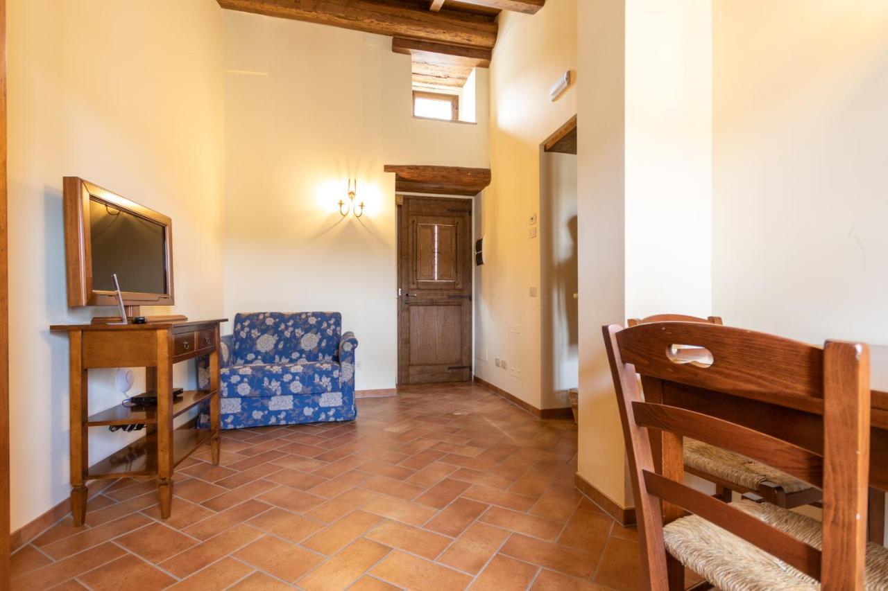 Borgotufi Albergo Diffuso Castel del Giudice Bagian luar foto