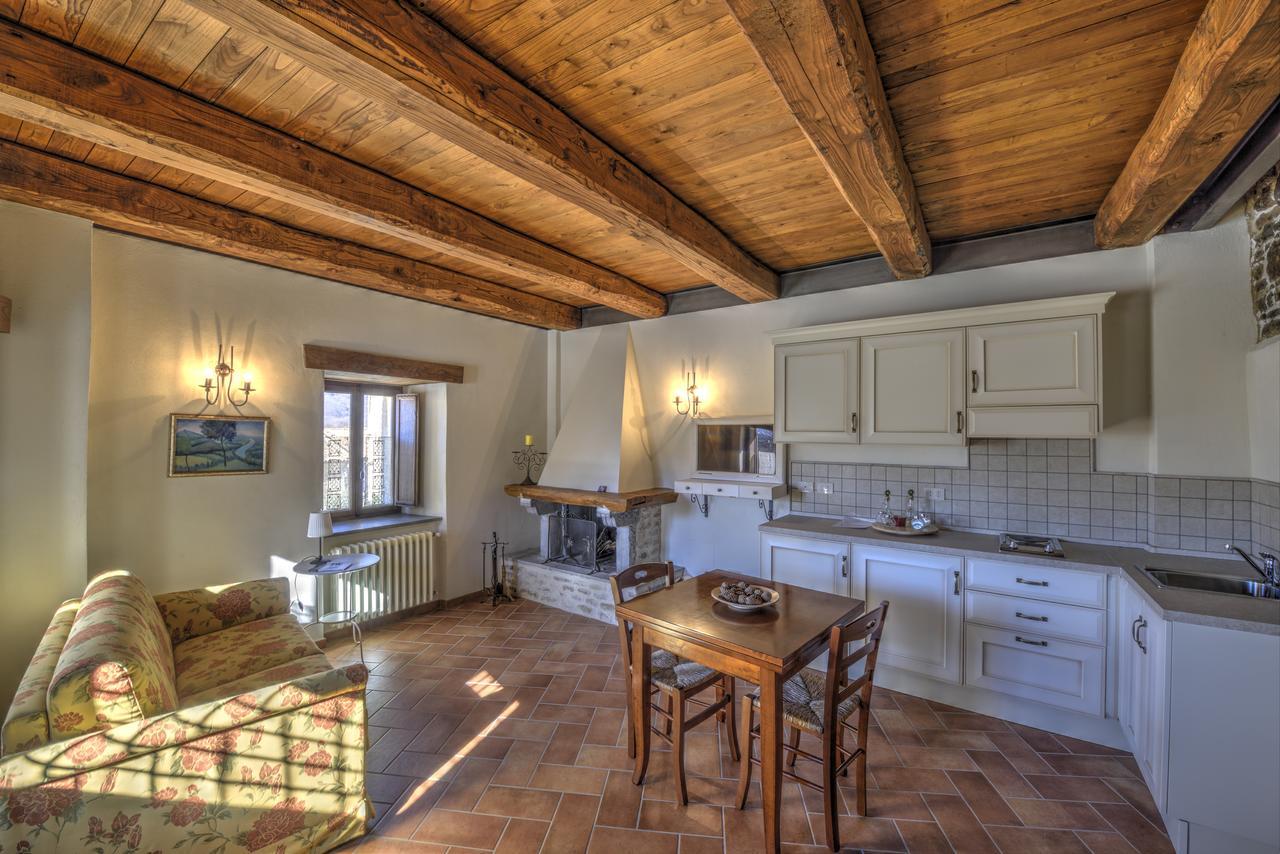 Borgotufi Albergo Diffuso Castel del Giudice Bagian luar foto