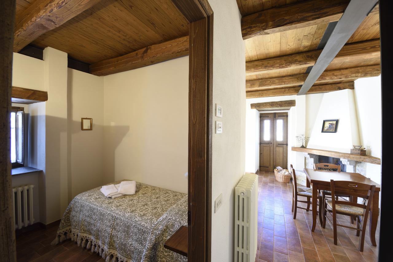 Borgotufi Albergo Diffuso Castel del Giudice Bagian luar foto